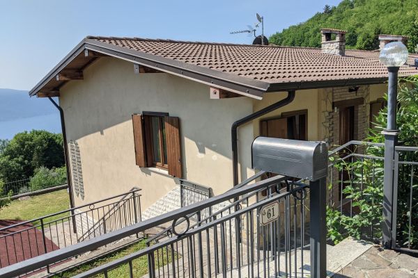 Ferienhaus Charlotta - Pool, Garten und Seeblick