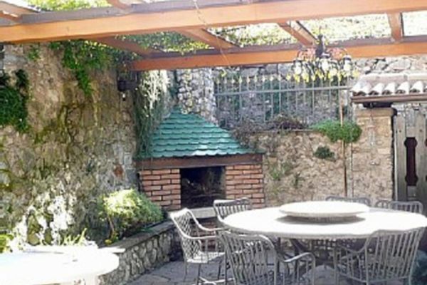 Appartement Garden Nago-Torbole mit großer Terrasse, Garten und Grillkamin