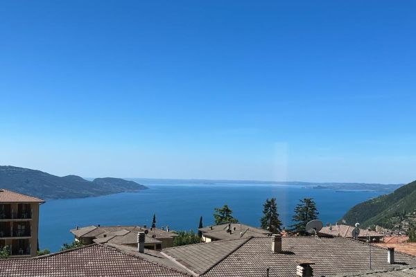 Ferienwohnung TIZIANO mit Balkon und herrlichem Seeblick
