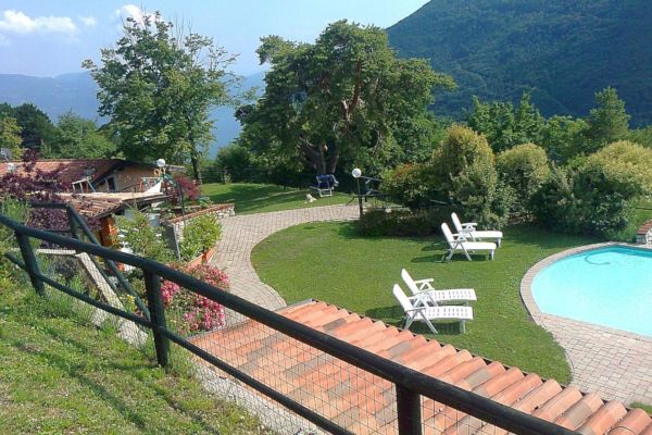 Ferienhäuschen EMANUELA mit Pool in Tignale