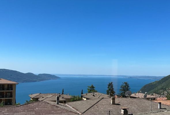 Ferienwohnung TIZIANO mit Balkon und herrlichem Seeblick