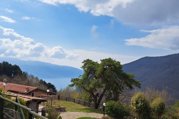 Rent a beautiful vacation home on Lake Garda - CHIARA with pool