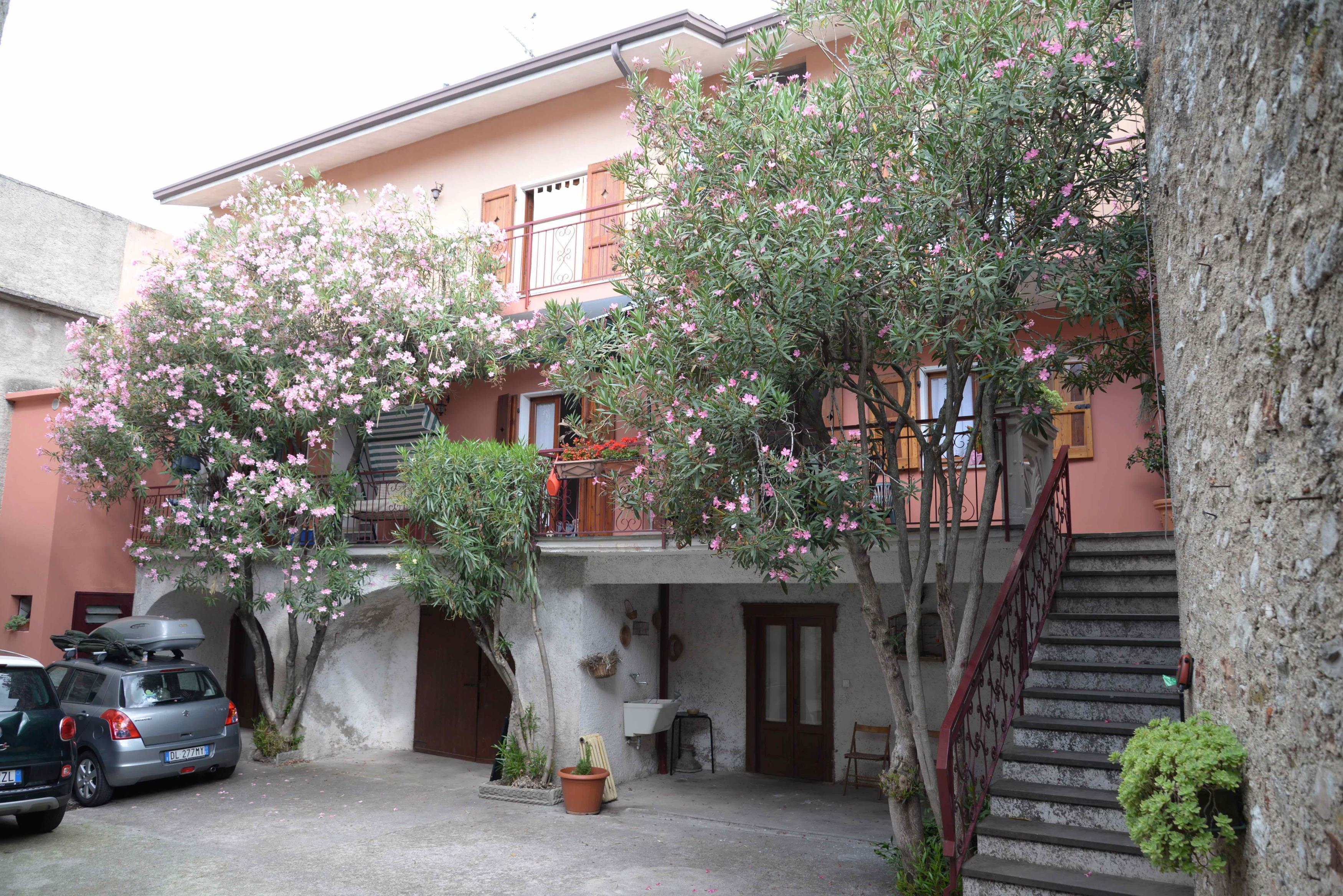 TIGNALE CORTE FABRIZIO - HOUSE IN THE HISTORICAL CENTER OF TIGNALE WITH TERRACE, GARDEN AND COURTYARD